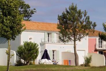 هتل Madame Vacances Les Maisons De Fontenelles