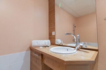 هتل Madame Vacances Residence Le Parc Des Airelles
