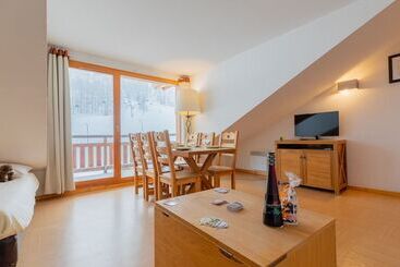هتل Madame Vacances Residence Le Parc Des Airelles