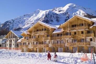 هتل Madame Vacances Residence Le Parc Des Airelles