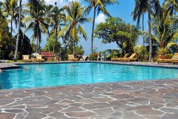 هتل Puri Bunga Beach Cottages