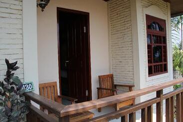 هتل Puri Bunga Beach Cottages