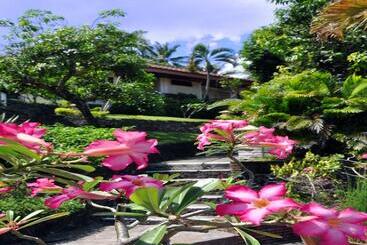 هتل Puri Bunga Beach Cottages