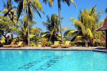 هتل Puri Bunga Beach Cottages