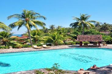 هتل Puri Bunga Beach Cottages