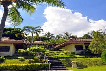 هتل Puri Bunga Beach Cottages