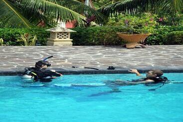 هتل Puri Bunga Beach Cottages