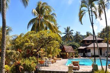 هتل Puri Bunga Beach Cottages