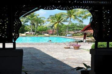 هتل Puri Bunga Beach Cottages