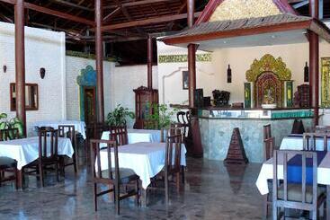 هتل Puri Bunga Beach Cottages