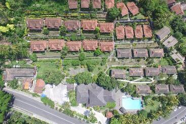 هتل Puri Bunga Beach Cottages