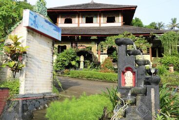 هتل Puri Bunga Beach Cottages