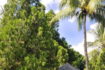 هتل Puri Bunga Beach Cottages
