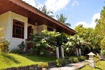 هتل Puri Bunga Beach Cottages