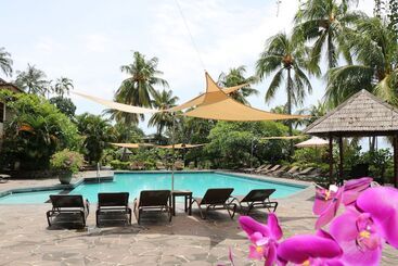 هتل Puri Bunga Beach Cottages