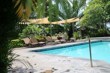 هتل Puri Bunga Beach Cottages