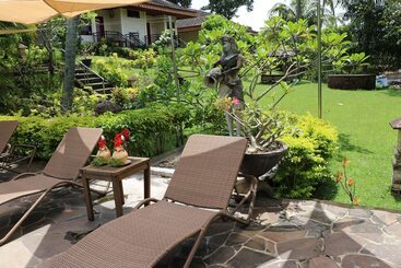 هتل Puri Bunga Beach Cottages