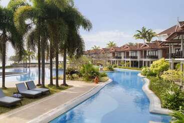 هتل Ramada Resort By Wyndham Kochi