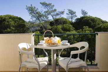 בית מלון כפרי Ria Plaza Resort