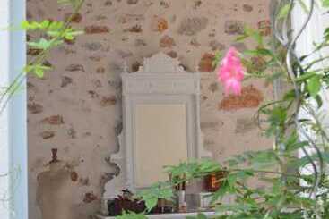 تختخواب و صبحانه La Maison D Antoine