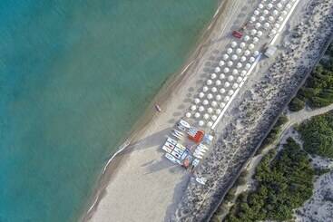هتل Is Serenas Badesi Resort