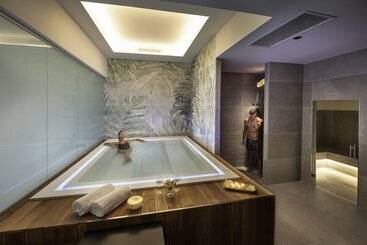 هتل Is Serenas Badesi Resort