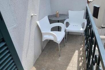 پانسیون Apartments Neva Supetar
