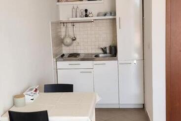 پانسیون Apartments Neva Supetar