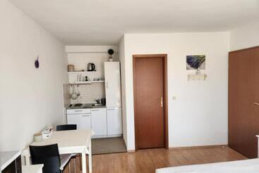 پانسیون Apartments Neva Supetar