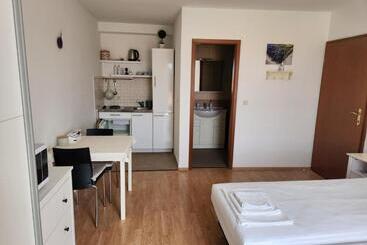 پانسیون Apartments Neva Supetar