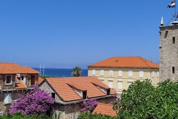 پانسیون Apartments Neva Supetar