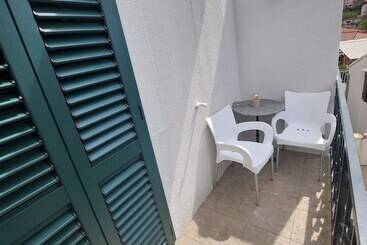 پانسیون Apartments Neva Supetar