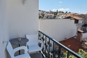 پانسیون Apartments Neva Supetar