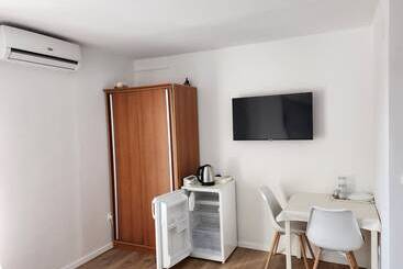 پانسیون Apartments Neva Supetar