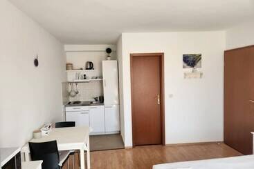 پانسیون Apartments Neva Supetar