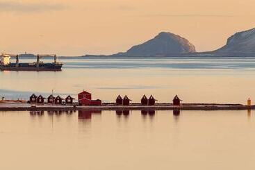 هتل Mjóeyri Travel Holiday Homes
