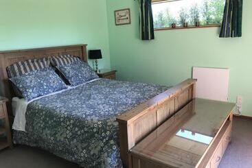 هتل Newlands Bed And Breakfast