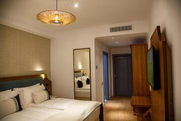 هتل New Egreta Resort