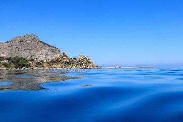 تختخواب و صبحانه Bm Suites Cefalu