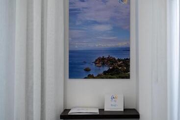 تختخواب و صبحانه Bm Suites Cefalu