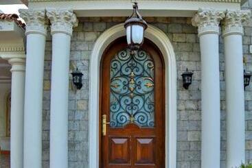 هتل Arish Luxury Suites