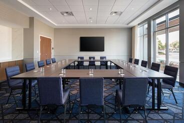 هتل Courtyard By Marriott Fresno Clovis