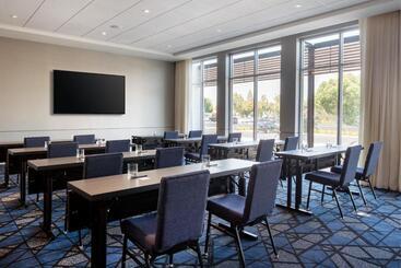 هتل Courtyard By Marriott Fresno Clovis