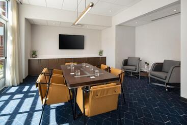 هتل Courtyard By Marriott Fresno Clovis