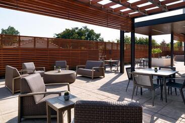 هتل Courtyard By Marriott Fresno Clovis