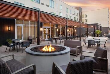 هتل Courtyard By Marriott Fresno Clovis