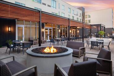 هتل Courtyard By Marriott Fresno Clovis