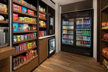 هتل Courtyard By Marriott Fresno Clovis
