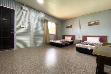 هتل Oyo 90284 Kampung Stay Kilimu