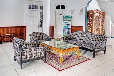 هتل Oyo 90483 Homestay Permata